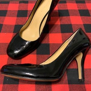 Nine West black patent pump